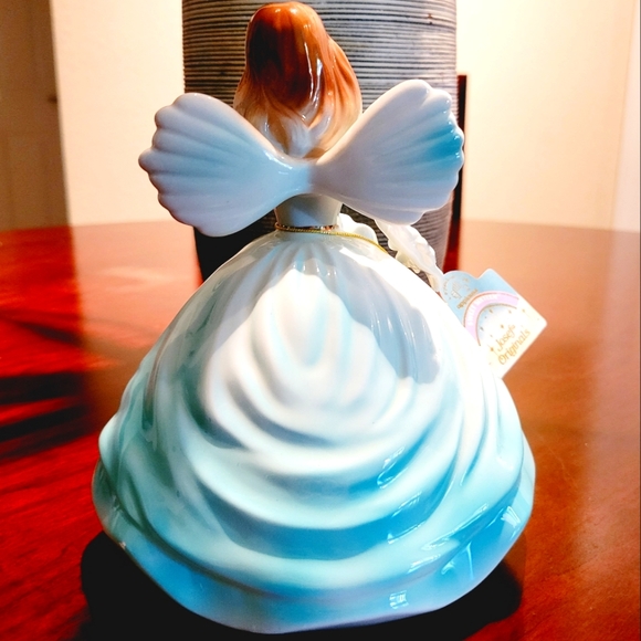 Sweet Sixteen - Picture 4 of 8